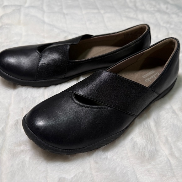 ❌SOLD❌Clarks Women's Black Loafers - Picture 1 of 6